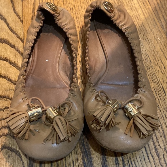 Tory Burch tan tassel flats - Picture 4 of 5